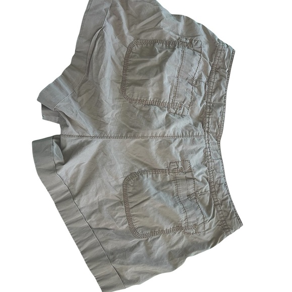 Mid rise shorts - Picture 3 of 3